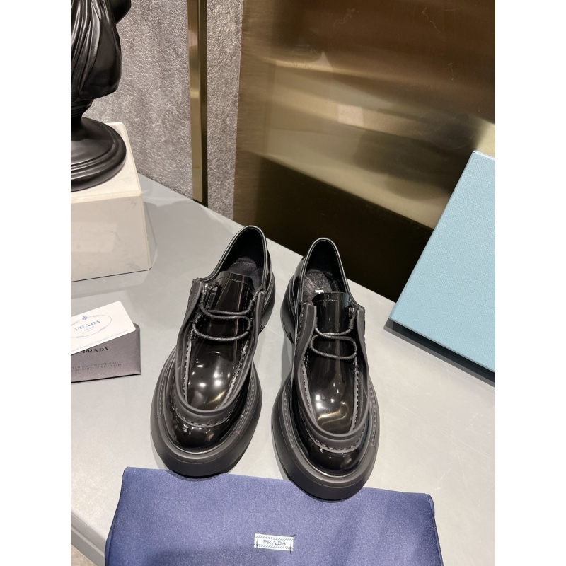 Pra*a leather shoes
